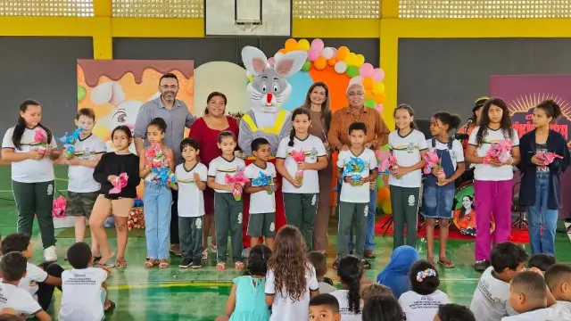 Entrega de ovos de Páscoa aos estudantes da rede municipal em programação especial