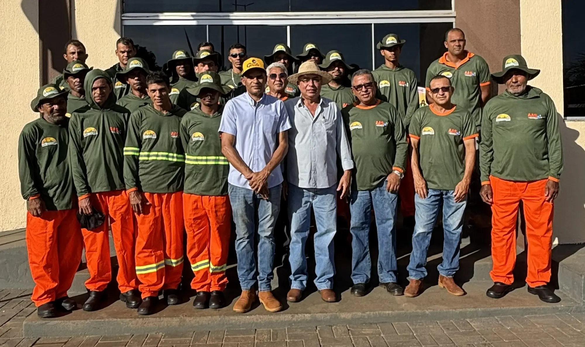 Prefeitura de Aparecida do Rio Negro celebra Dia do Gari com homenagens e entrega de uniformes