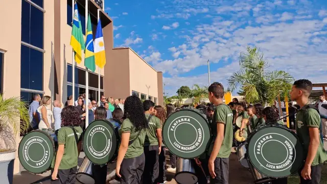 Aparecida do Rio Negro abre comemorações de 37 anos com ato cívico, emoção e homenagens
